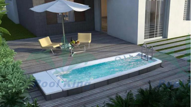 Piscina infinita tipo simplicidade com escada de a&ccedil;o inoxid&aacute;vel